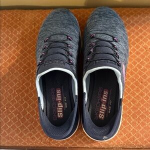 Skechers women’s WIde Slip-Ins charcoal gray and black